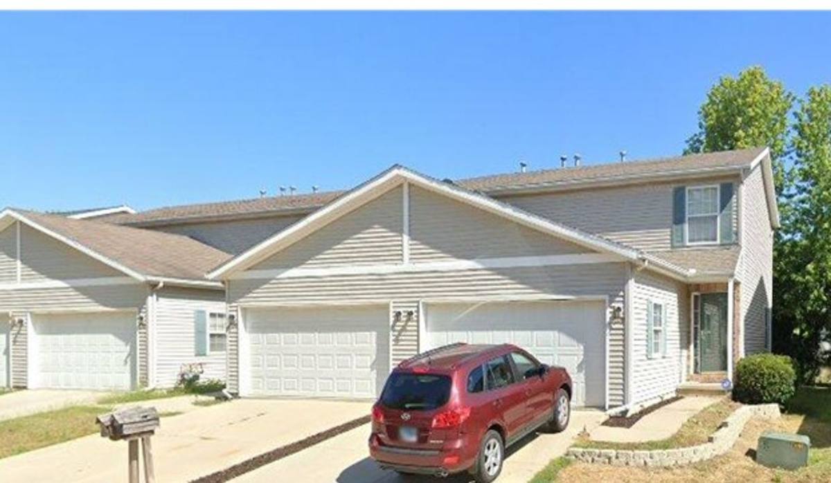Townhouse for rent at 208 Parktrail Rd, Normal, IL 61761