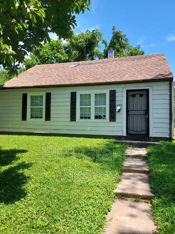 House for rent at 1232 S Hilton St, Decatur, IL 62521