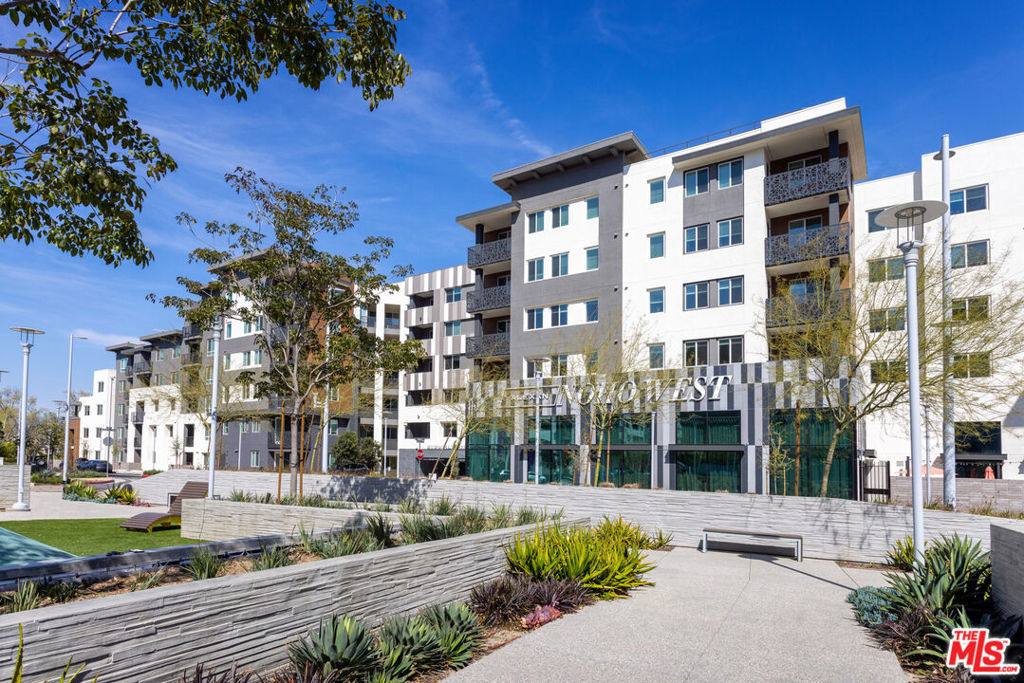 Apartment for rent at 11950 W Erwin St, North Hollywood, CA 91606