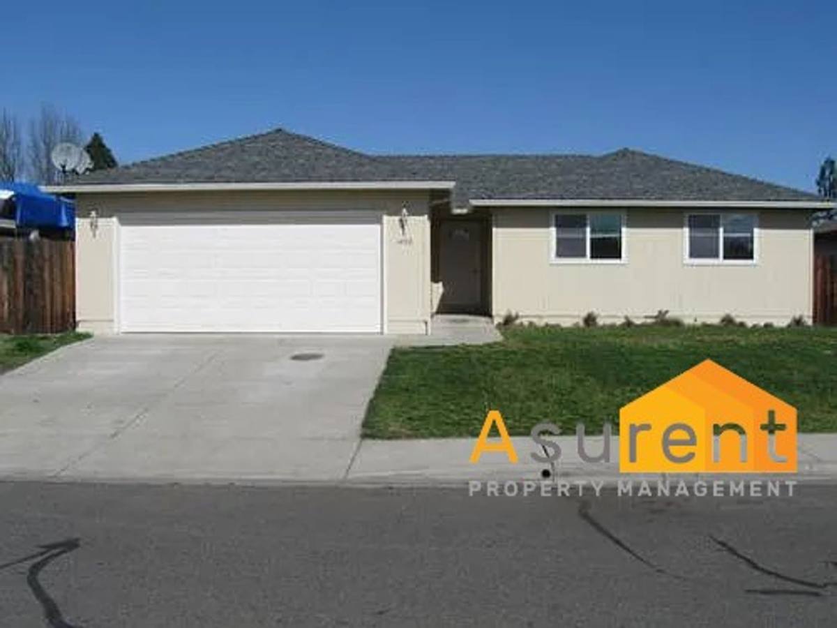 House for rent at 1430 Vista Dr, Central Point, OR 97502