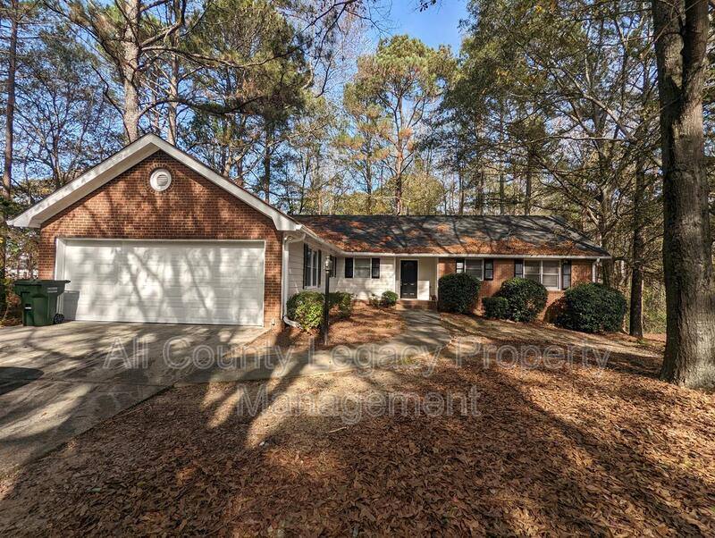 House for rent at 3825 Laurel Falls Dr, Snellville, GA 30039