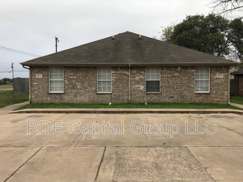 Apartment for rent at 501 Sally Lane #B, Cleburne, TX 76033