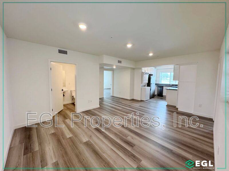 Apartment for rent at 10505 Hawthorne Blvd #210, Inglewood, CA 90304