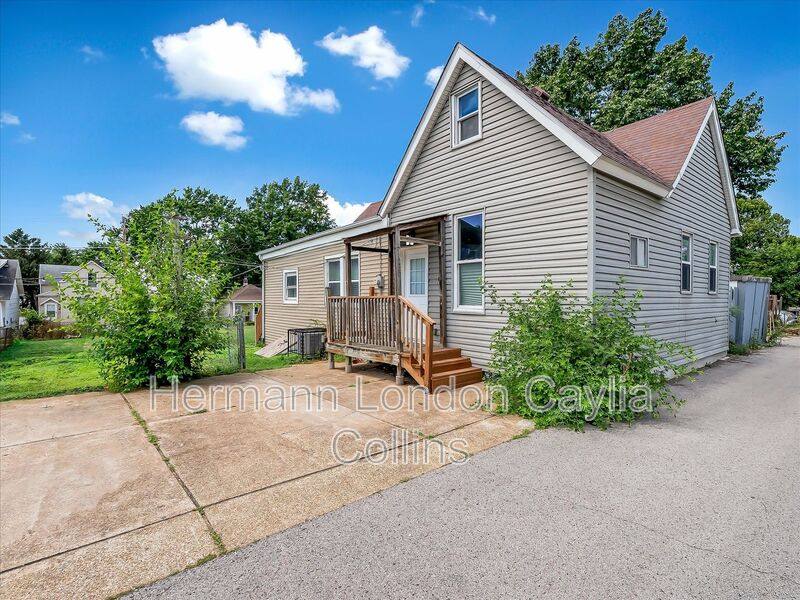 House for rent at 4155 Schiller Place, Saint Louis, MO 63116