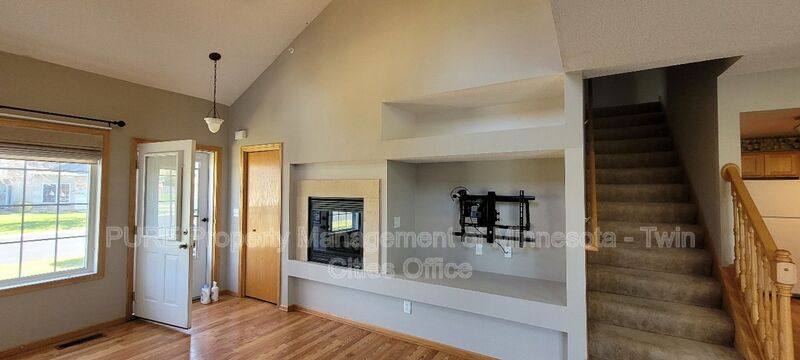 Townhouse for rent at 8322 Delaney Dr, Inver Grove Heights, MN 55076