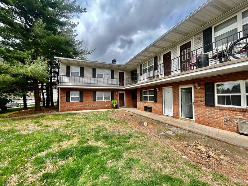 Apartment for rent at 1115 W Virginia St #B, Evansville, IN 47710