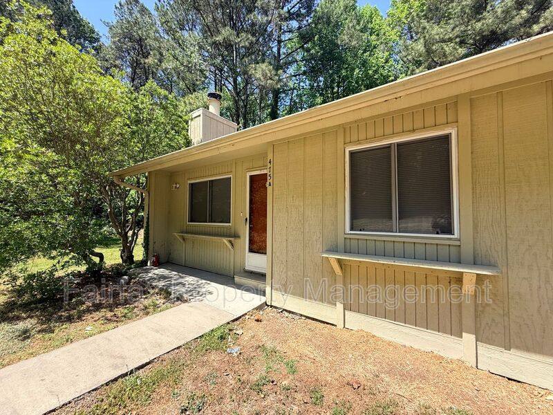 Apartment for rent at 475 Cedar Lake Rd #A, Chapel Hill, NC 27516