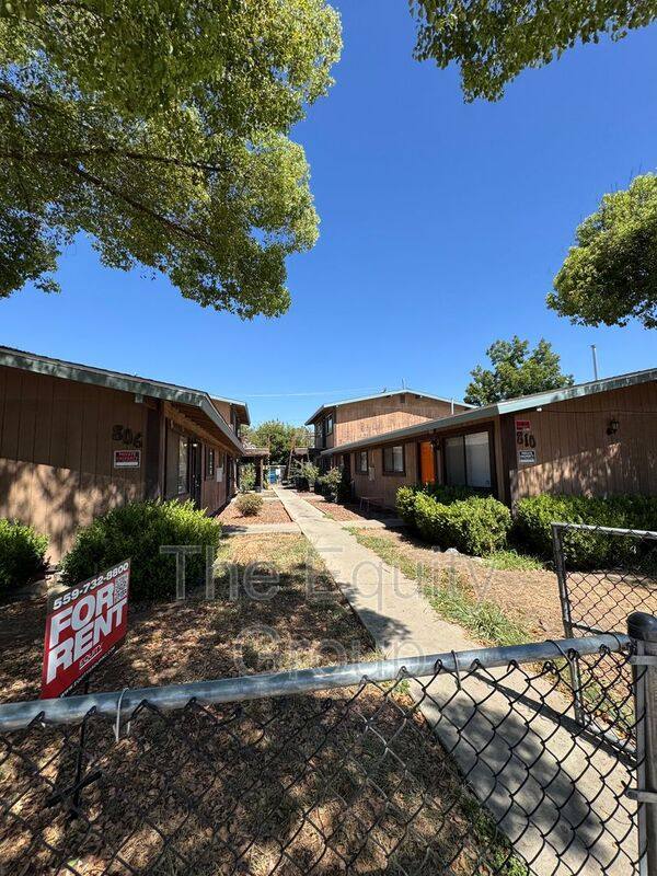 Apartment for rent at 810 S Court St #D, Visalia, CA 93277