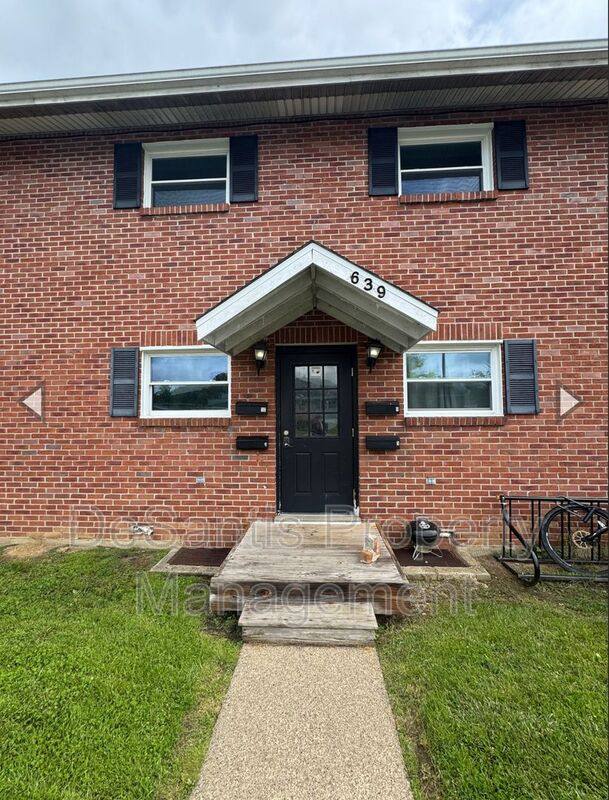 Apartment for rent at 639 Russian St #7, California, PA 15419