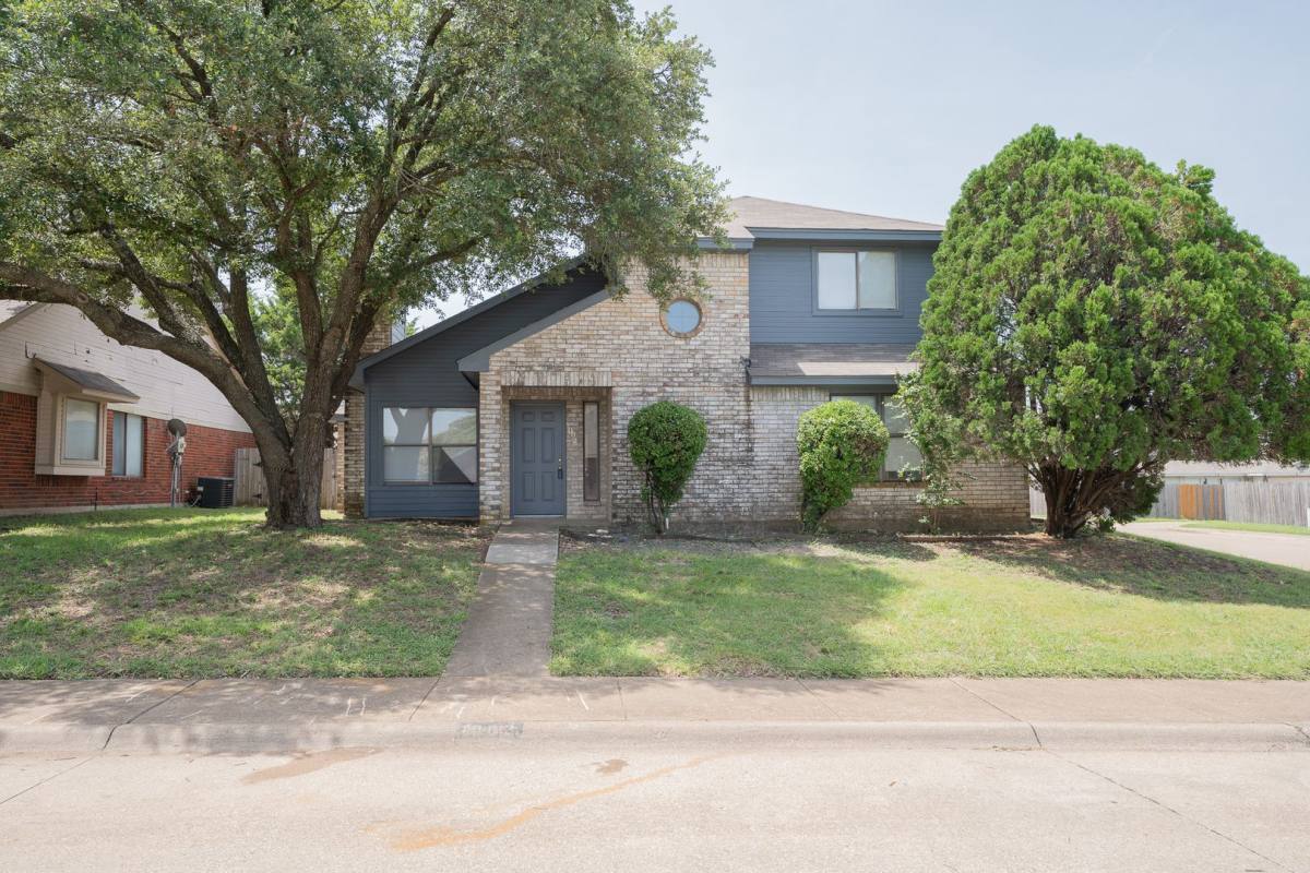 House for rent at 1002 Tracy Ave, Duncanville, TX 75137