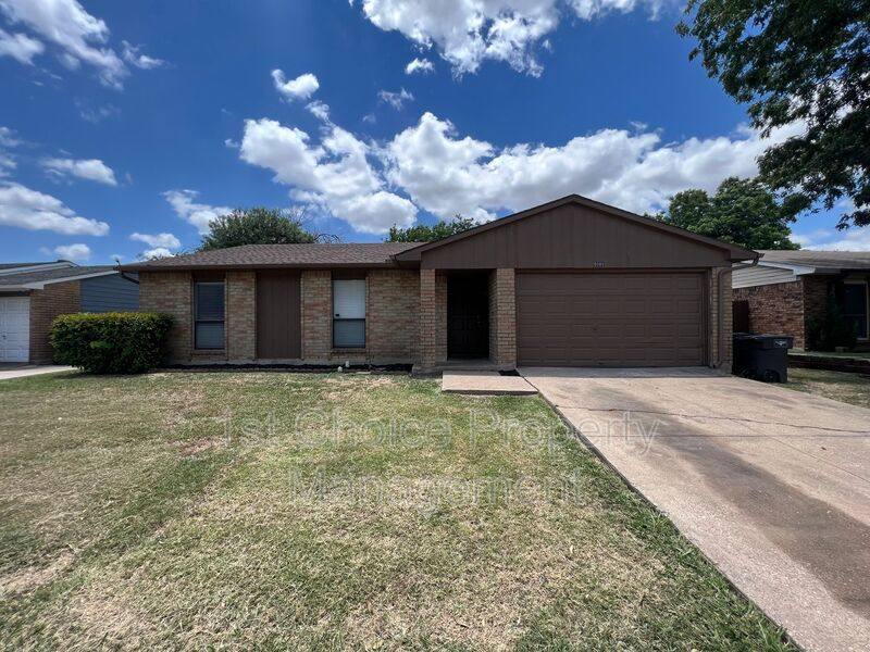 House for rent at 5809 Deerfoot Tr, Fort Worth, TX 76131