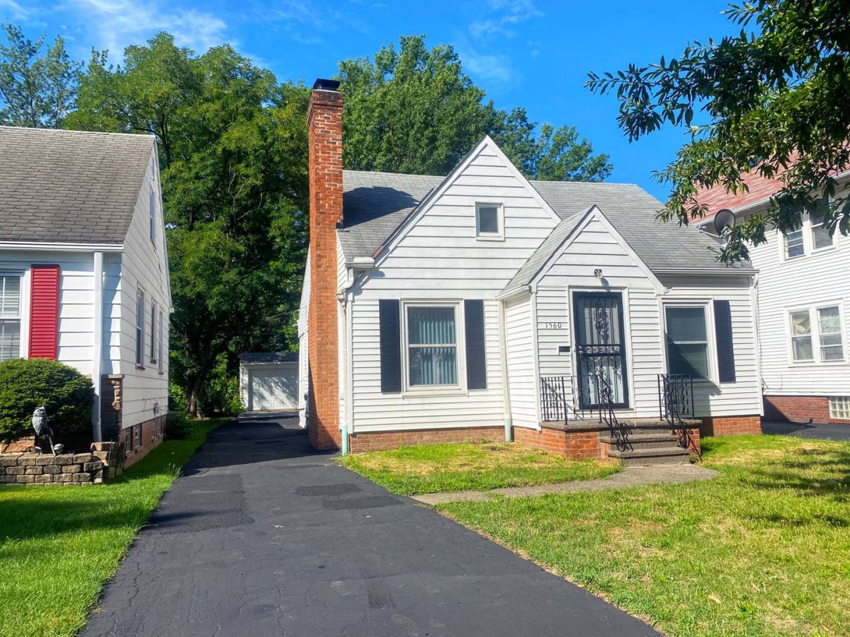 House for rent at 1560 E 195th St, Euclid, OH 44117