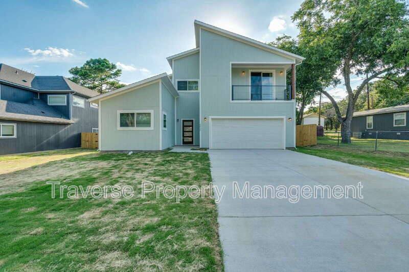 House for rent at 1855 Highland Dr E, Roanoke, TX 76262