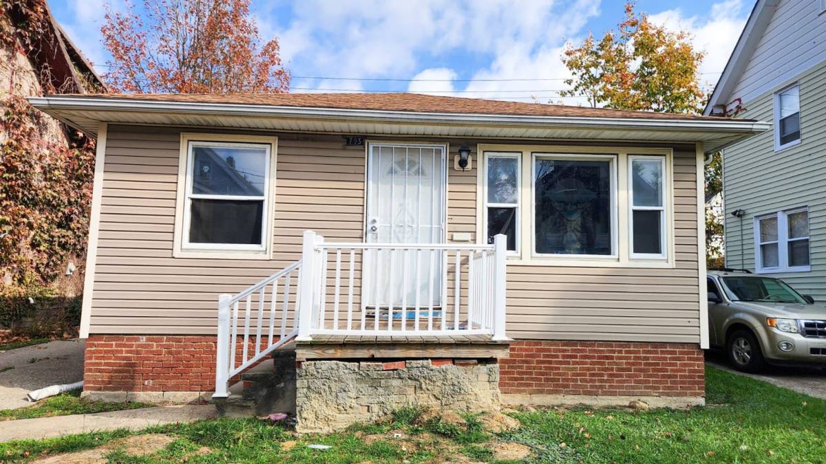 House for rent at 793 Alhambra Rd, Cleveland, OH 44110