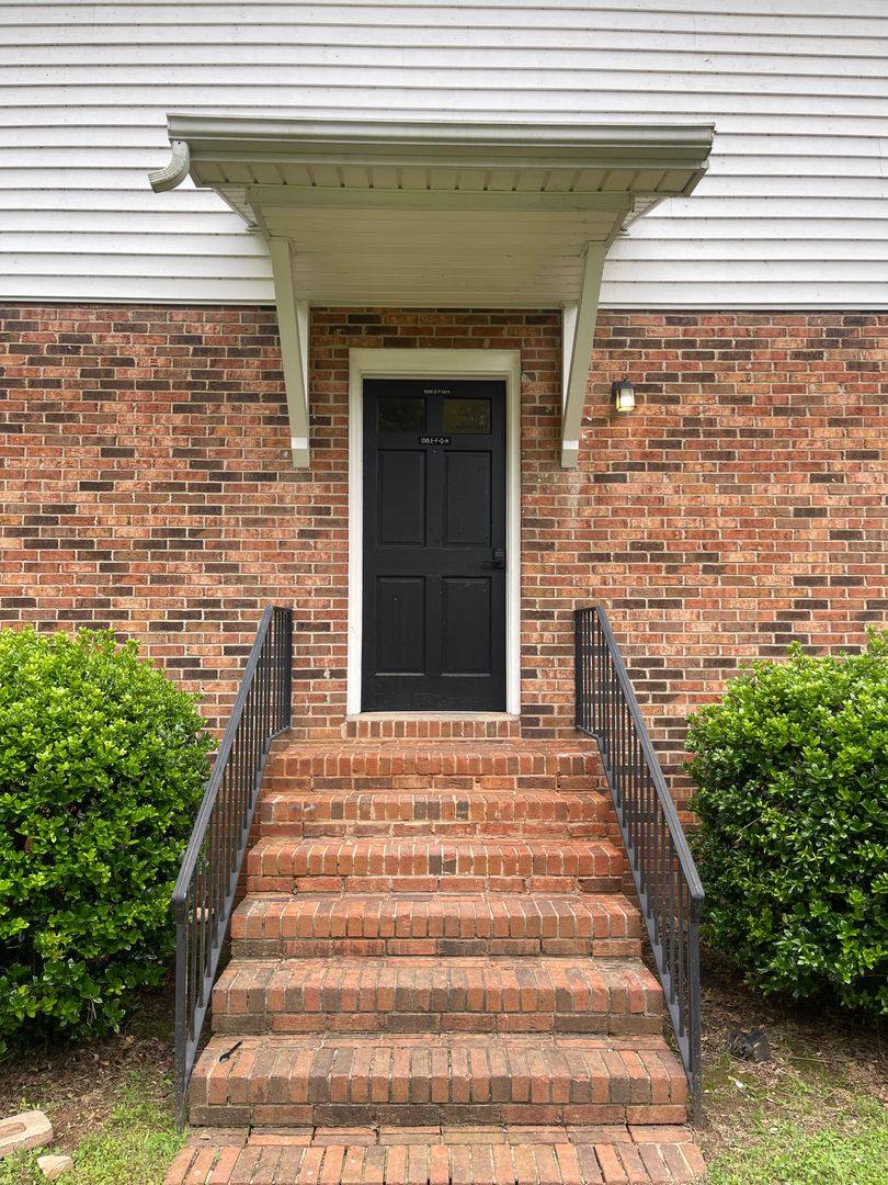 Apartment for rent at 1045 E Meadow Dr, Lancaster, SC 29720