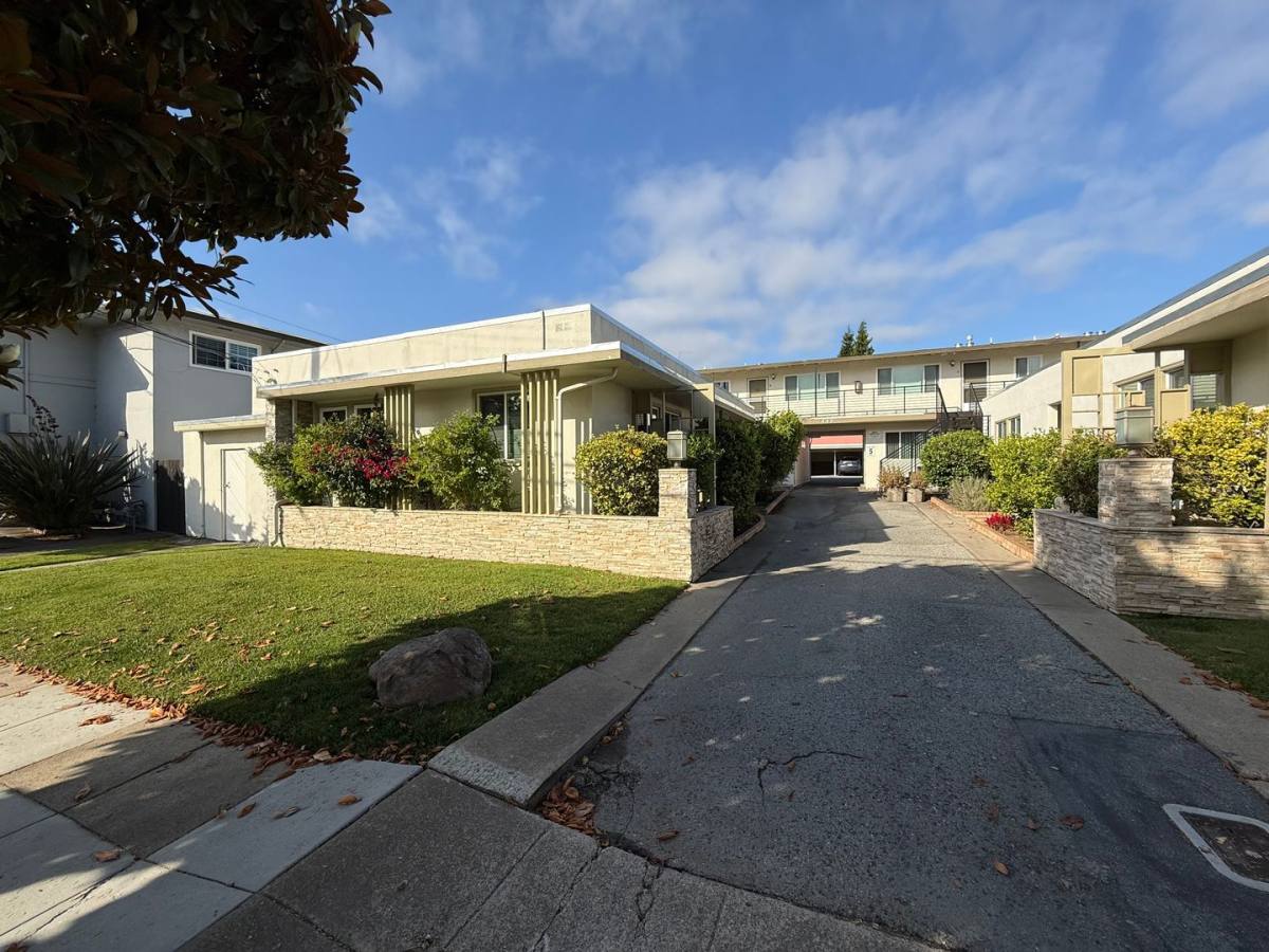 Apartment for rent at 440 Walnut St, San Carlos, CA 94070