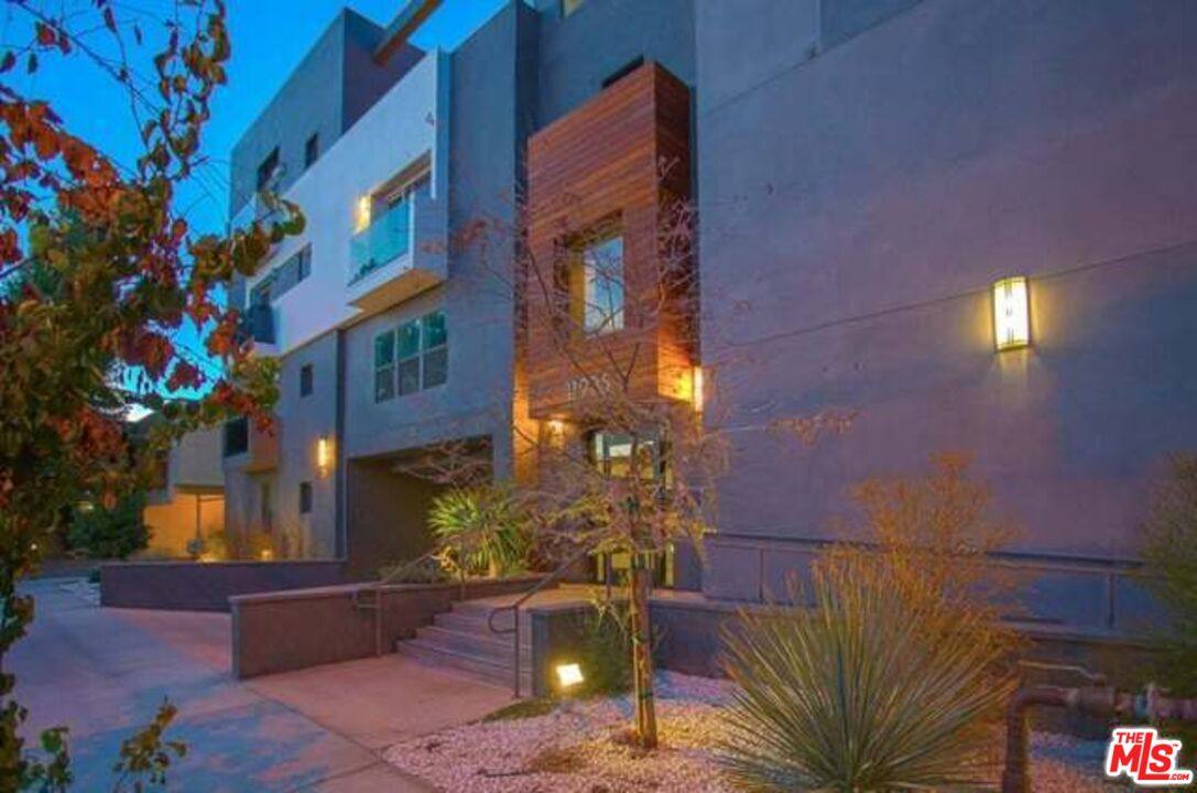 Apartment for rent at 11925 Kling St #208, Valley Village, CA 91607