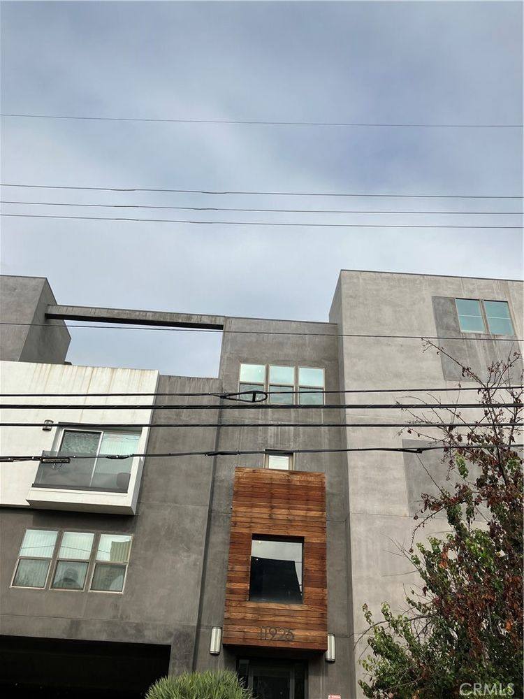 Apartment for rent at 11925 Kling St #408, Valley Village, CA 91607