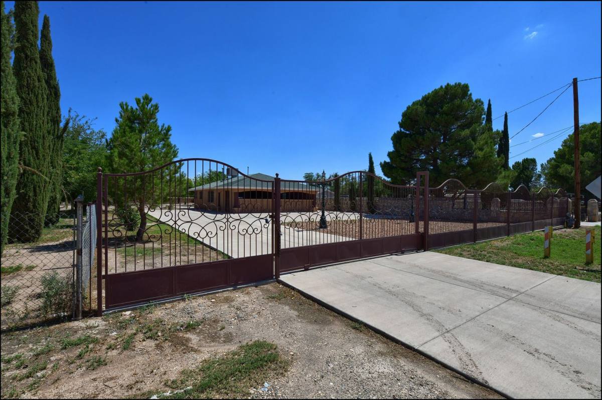 House for rent at 528 Liahona Dr, El Paso, TX 79937