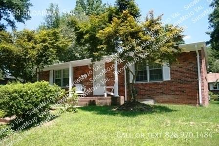 House for rent at 538 Broadway St, Hendersonville, NC 28739