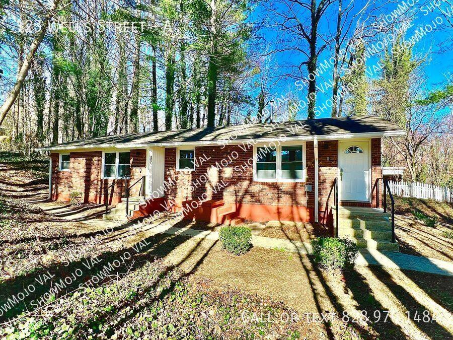 House for rent at 123 Wells St #A, Hendersonville, NC 28739