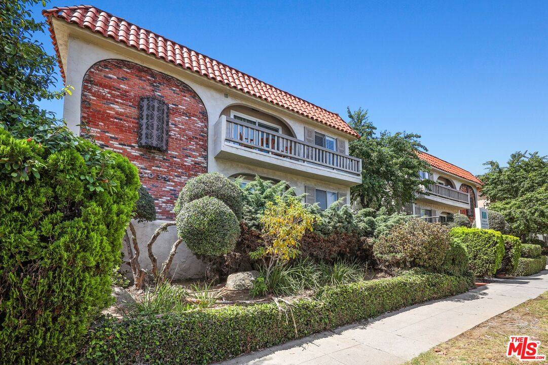 Apartment for rent at 12033 Goshen Ave #8-8, Los Angeles, CA 90049