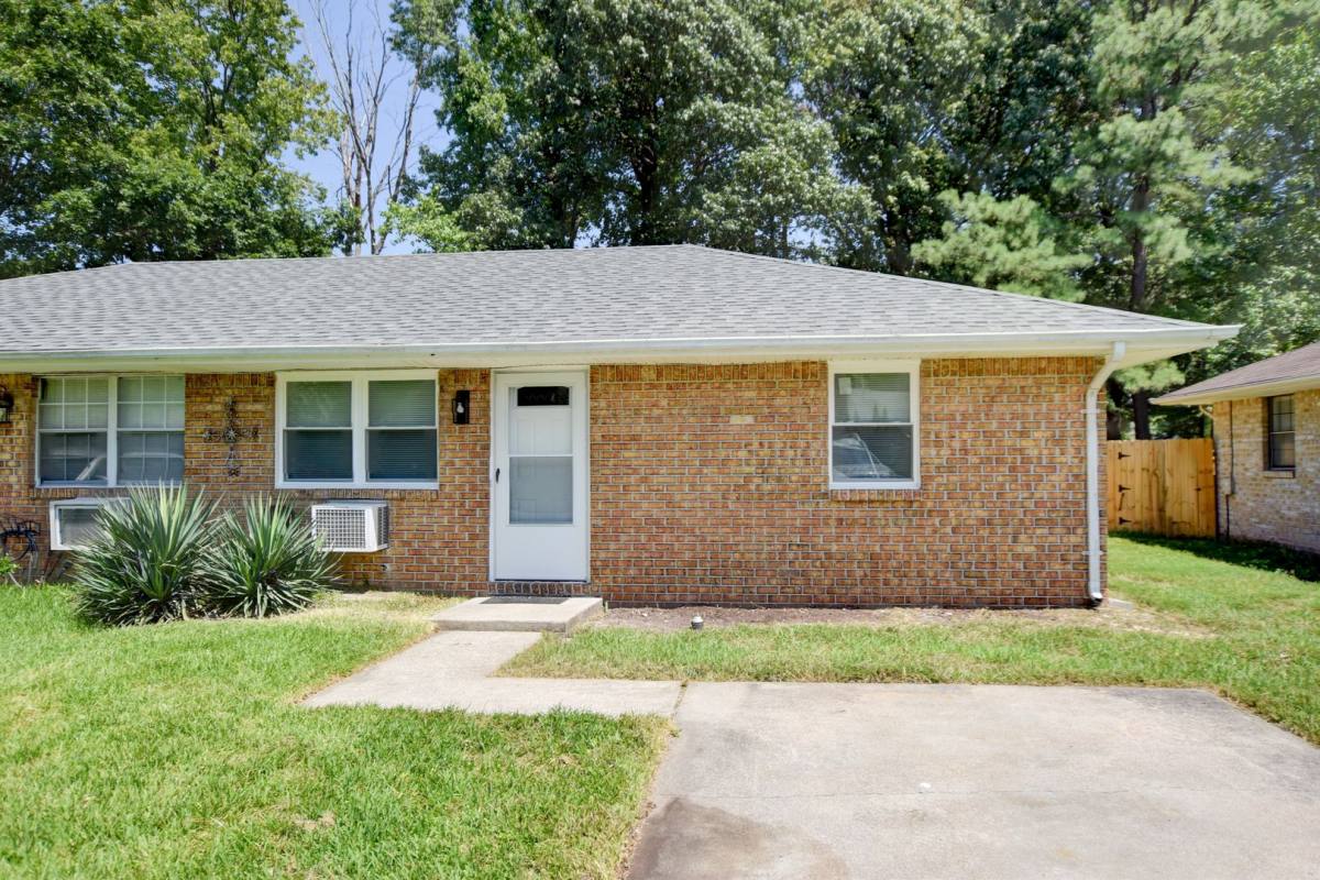 House for rent at 1302-B Linden Ave, Chesapeake, VA 23325