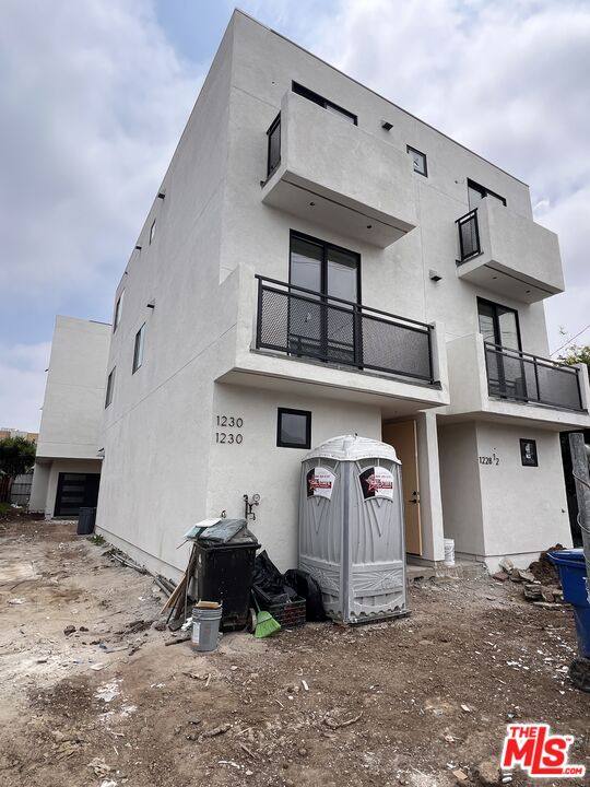Townhouse for rent at 1228 S Berendo St, Los Angeles, CA 90006