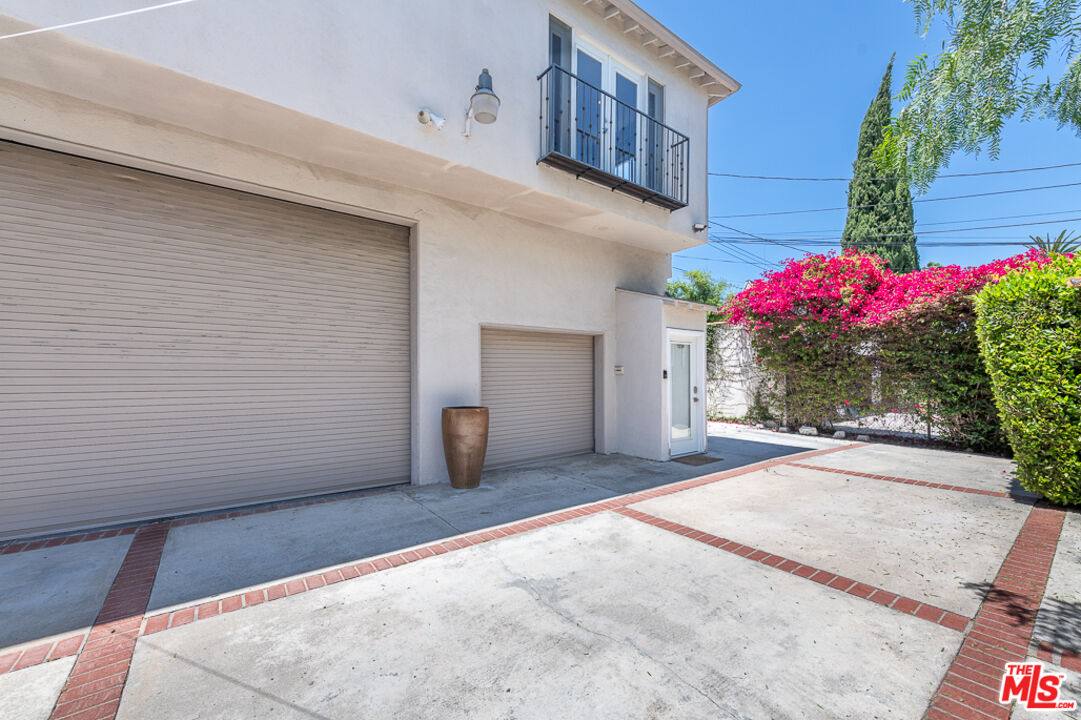 Apartment for rent at 1239 S Orange Dr, Los Angeles, CA 90019