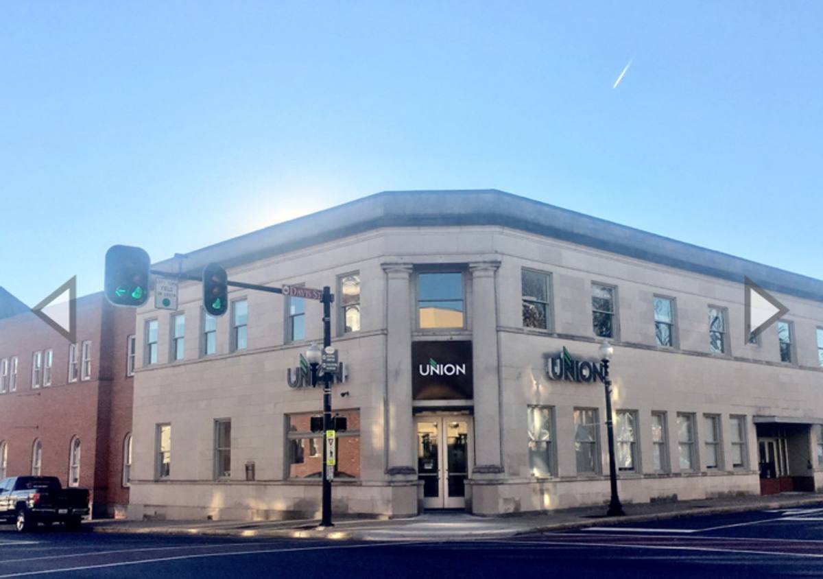 Apartment for rent at 102 S Main St, Culpeper, VA 22701