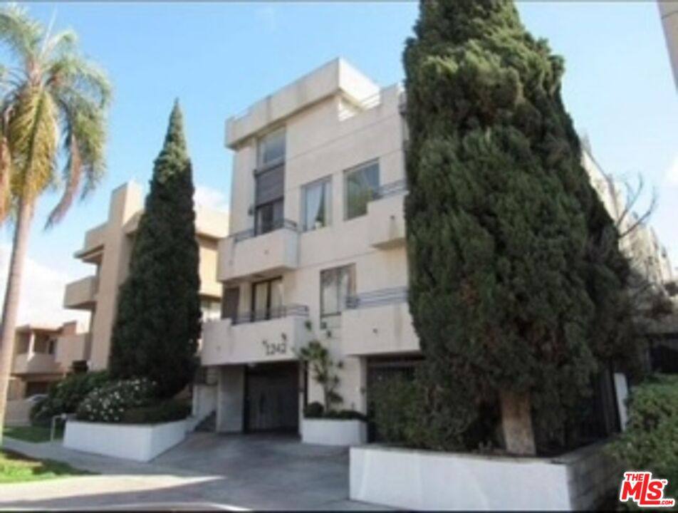 Condo for rent at 1242 S Holt Ave #106, Los Angeles, CA 90035