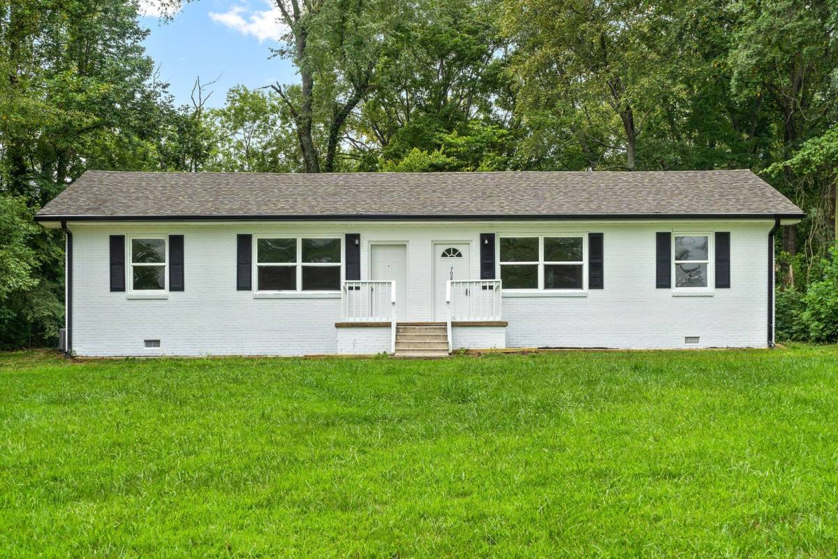 Apartment for rent at 706 Britton Springs Rd, Clarksville, TN 37042