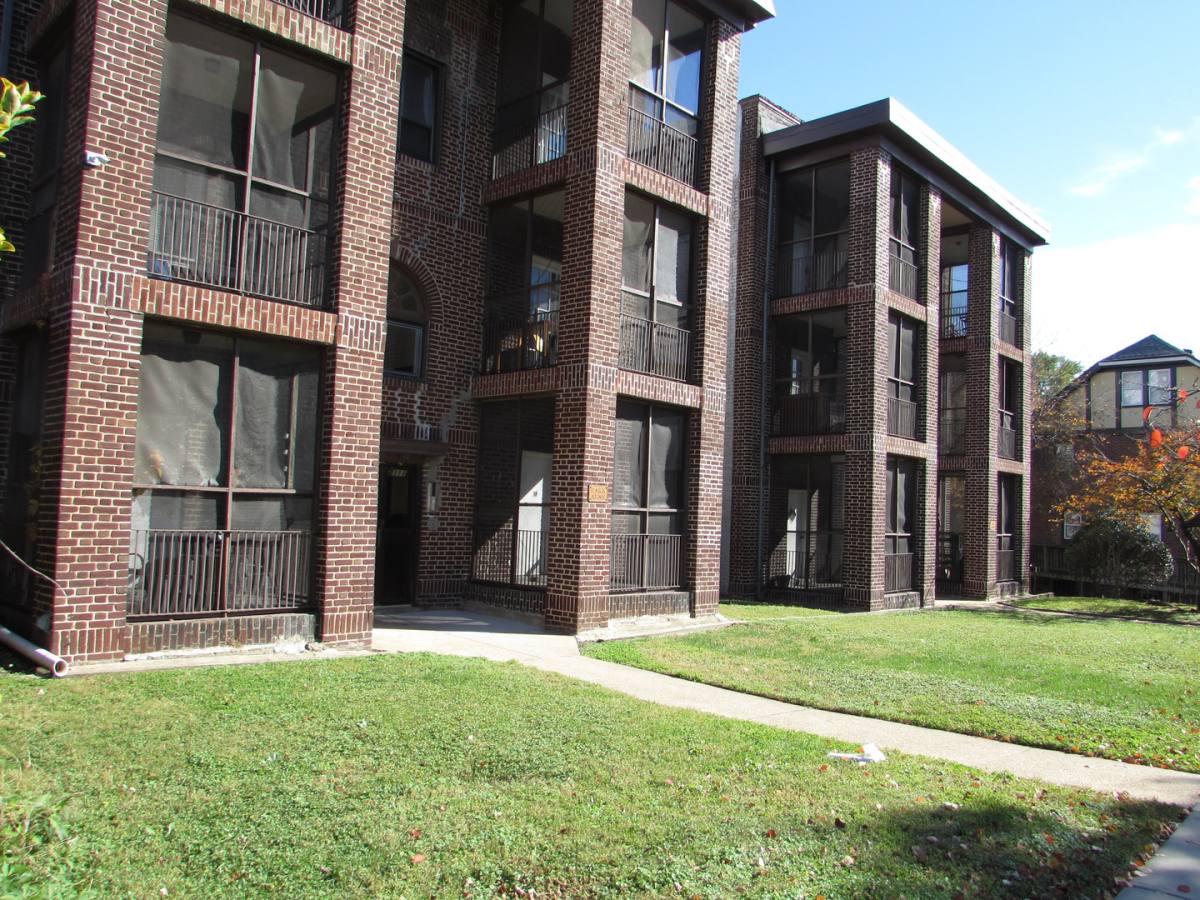 Apartment for rent at 2111 Park Ave, Baltimore, MD 21217