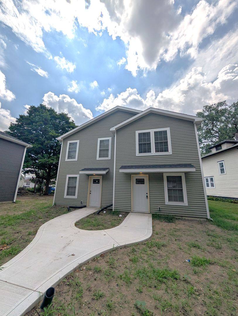 Apartment for rent at 1117 Edwardsburg Ave, Elkhart, IN 46514