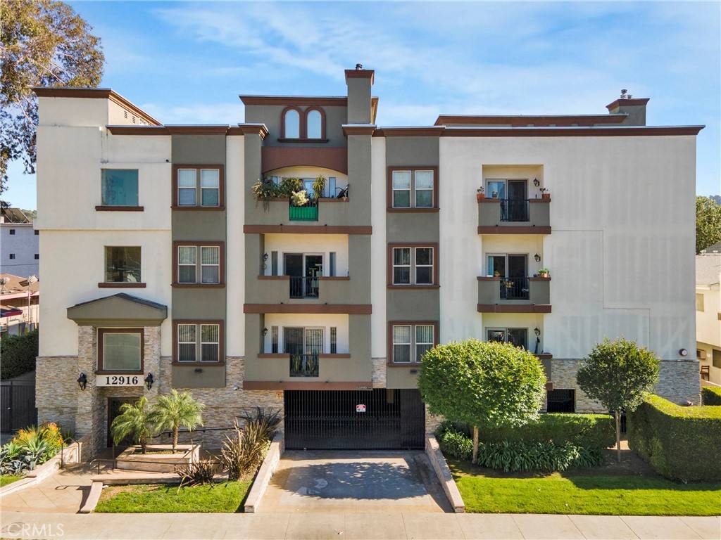 Condo for rent at 12916 Moorpark St #203, Studio City, CA 91604