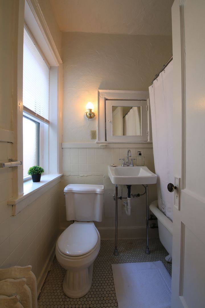 Apartment for rent at 1810 12 Bryant Ave S, Minneapolis, MN 55403