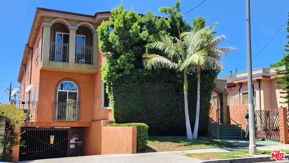 Townhouse for rent at 1307 N Alexandria Ave, Los Angeles, CA 90027