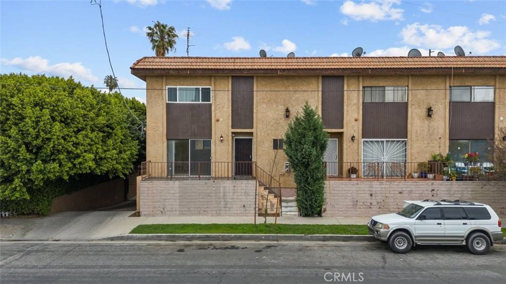 Townhouse for rent at 13861 Vanowen St #4-4, Van Nuys, CA 91405