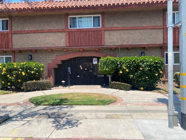 Apartment for rent at 13907 Vanowen St #202 103-202 103, Van Nuys, CA 91405