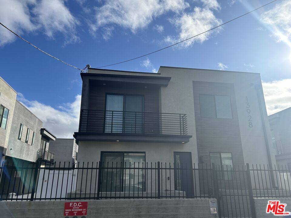 Townhouse for rent at 13928 Bessemer St #2-2, Van Nuys, CA 91401