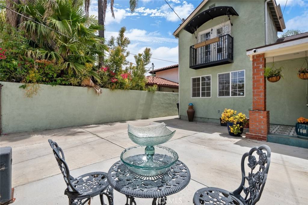 Apartment for rent at 13934 Magnolia Blvd, Sherman Oaks, CA 91423