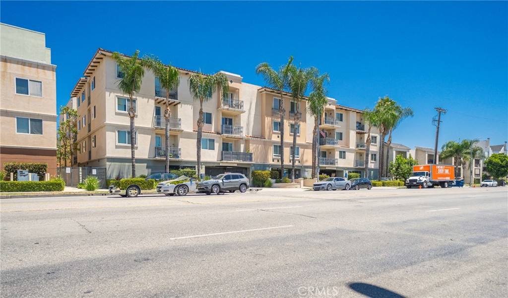 Condo for rent at 13941 Sherman Way #205, Van Nuys, CA 91405
