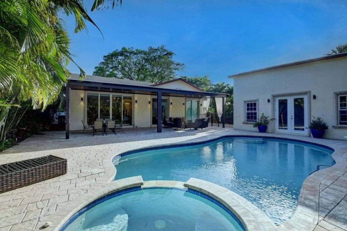 House for rent at 117 NW 8th St, Boca Raton, FL 33432
