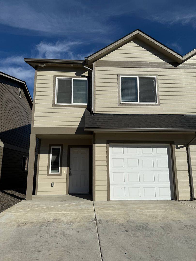 Townhouse for rent at 5300 Smitten St, Yakima, WA 98908