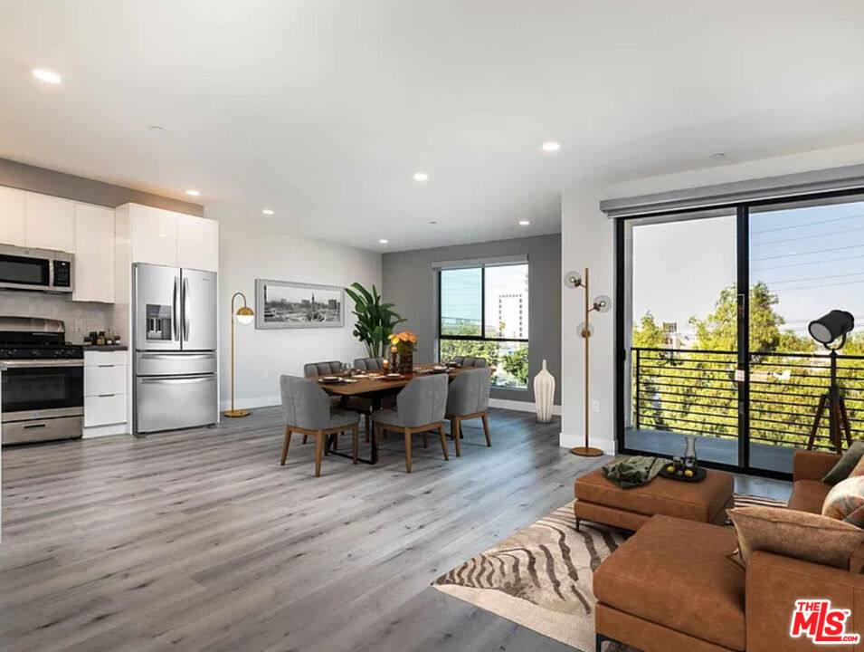 Apartment for rent at 14612 Calvert St #205, Van Nuys, CA 91411