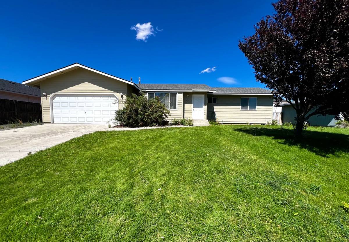 House for rent at 5301 Tumac Dr, Yakima, WA 98901