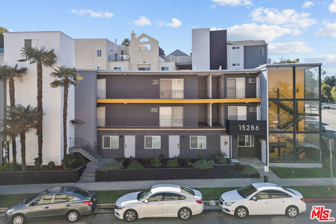 Apartment for rent at 15286 Sutton St #202, Sherman Oaks, CA 91403