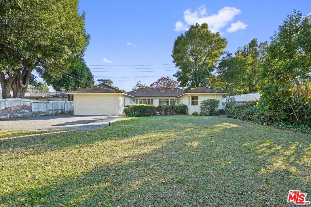 Apartment for rent at 15471 Victory Blvd, Van Nuys, CA 91406