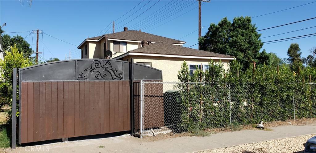 Apartment for rent at 15733 Victory Blvd, Van Nuys, CA 91406