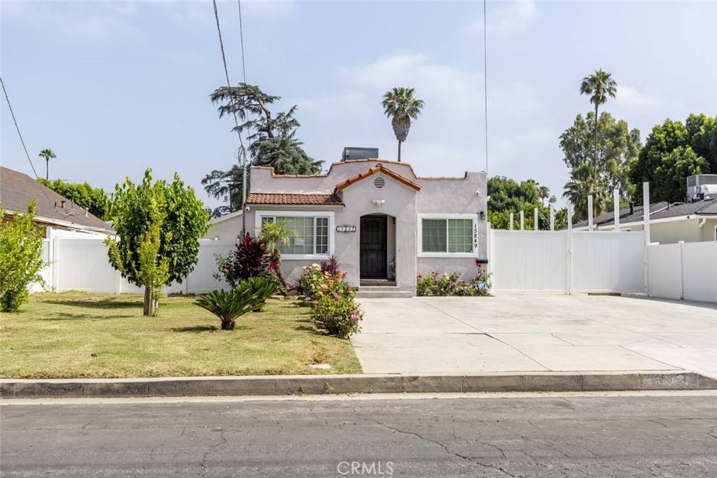 Apartment for rent at 15847 Marlin Place, Van Nuys, CA 91406